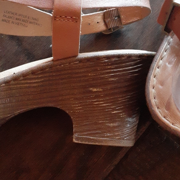 Excellent Condition Sandals - Picture 11 of 14